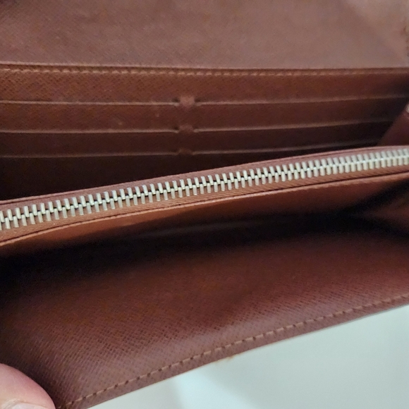 Louis Vuitton monogram Sarah wallet with LV shopping bag - Picture 6 of 10